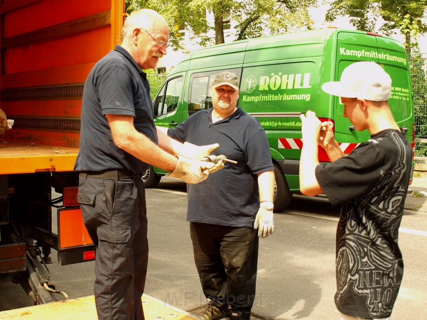 Bombenfund Koeln Vingst Burgstr Schulstr P109.JPG